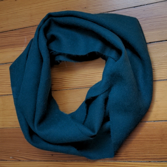 Cuyana Accessories - Cuyana Infinity Scarf